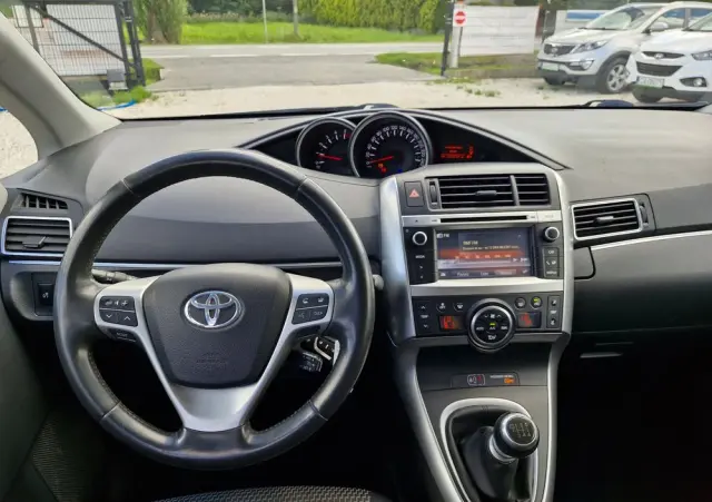 TOYOTA Verso 