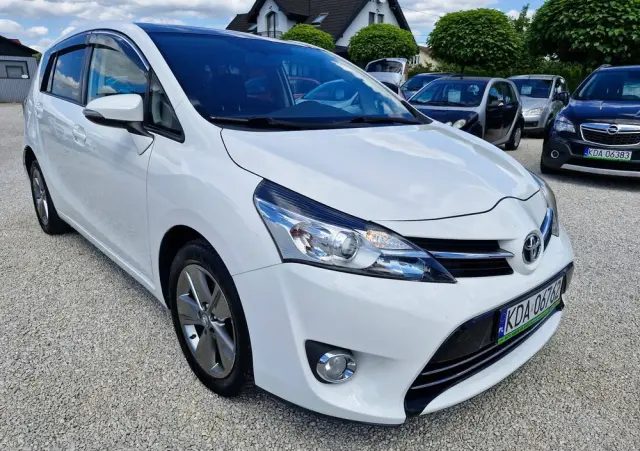 TOYOTA Verso 