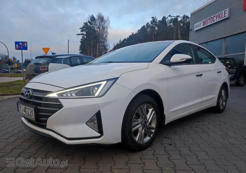 HYUNDAI Elantra 