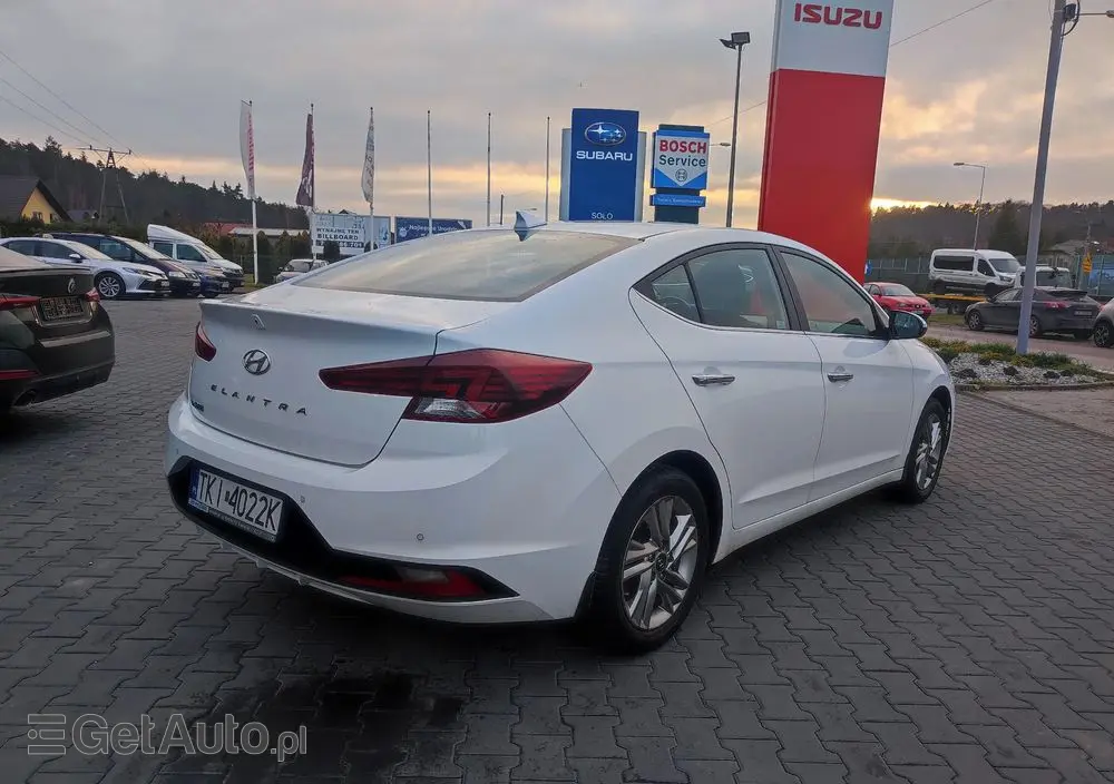 HYUNDAI Elantra 