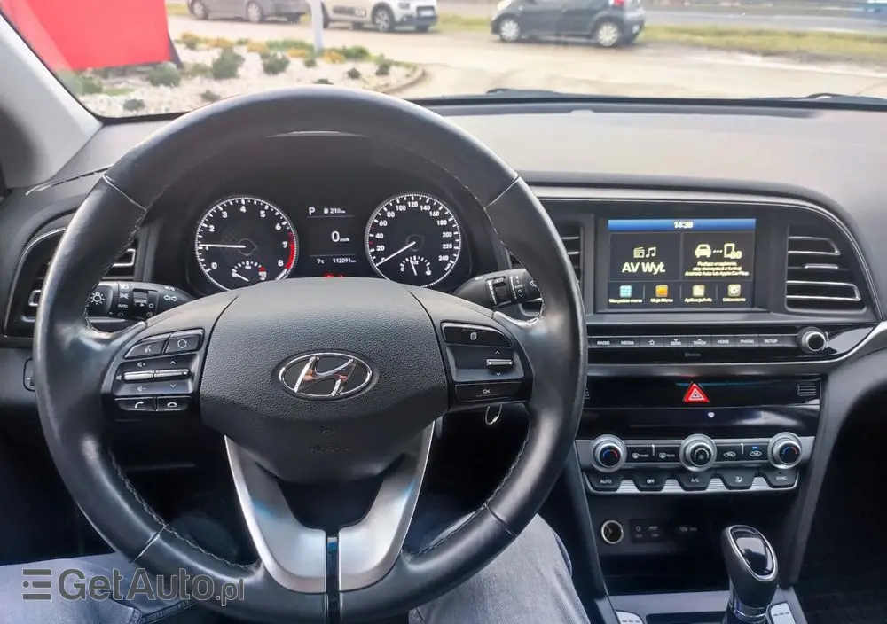 HYUNDAI Elantra 