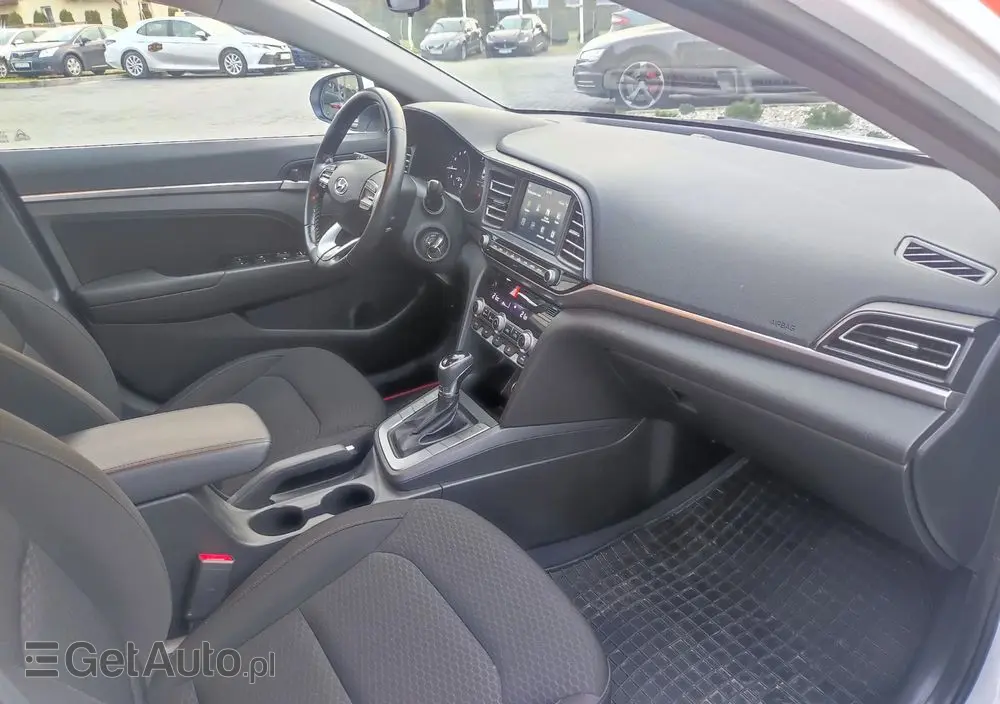 HYUNDAI Elantra 