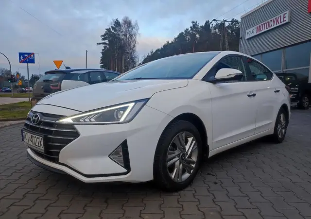 HYUNDAI Elantra 