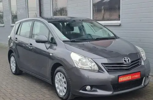 TOYOTA Verso 
