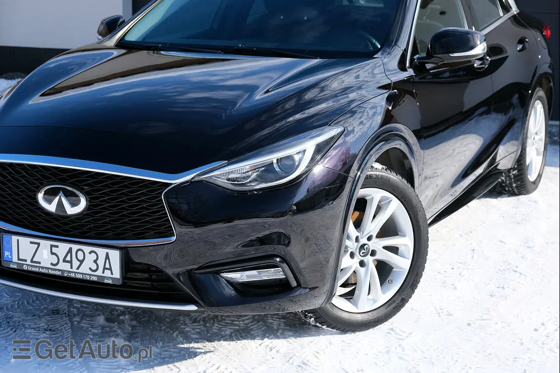 INFINITI Q30 