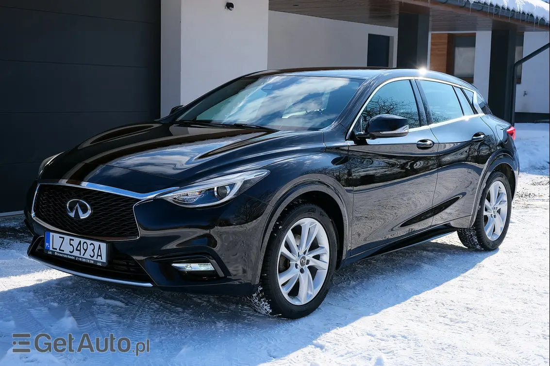 INFINITI Q30 