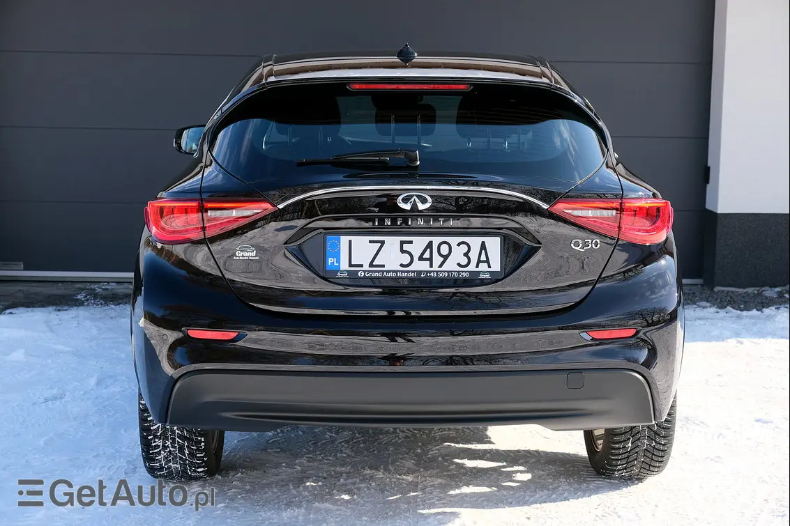 INFINITI Q30 