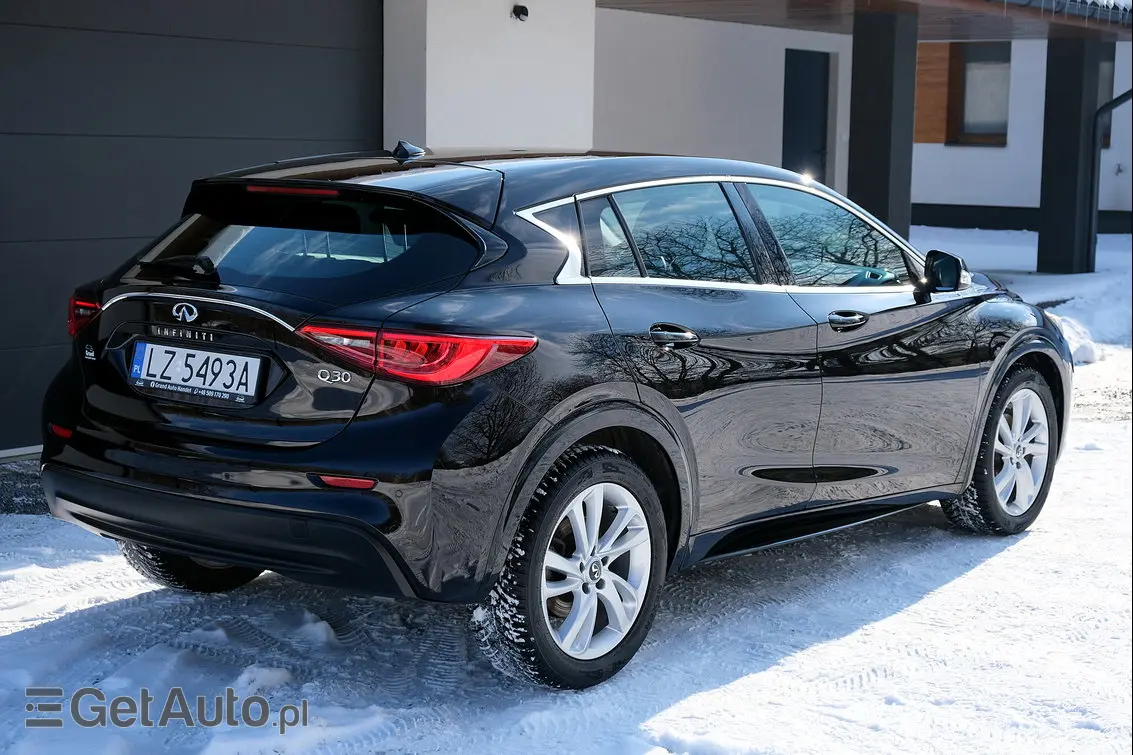 INFINITI Q30 