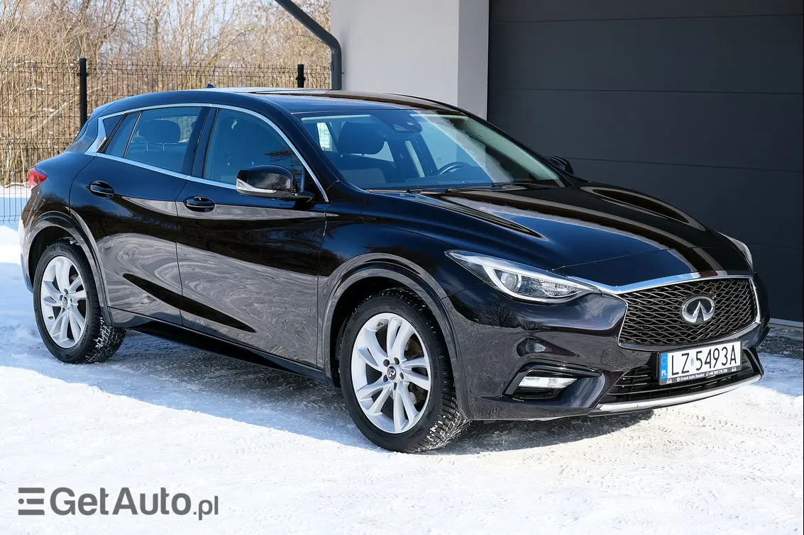 INFINITI Q30 