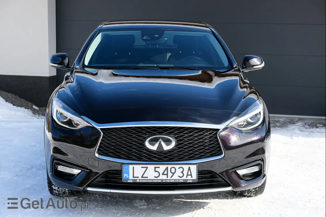 INFINITI Q30 