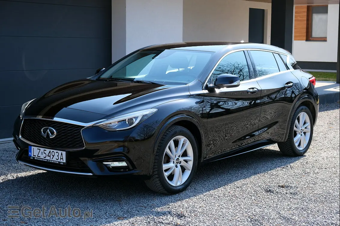 INFINITI Q30 