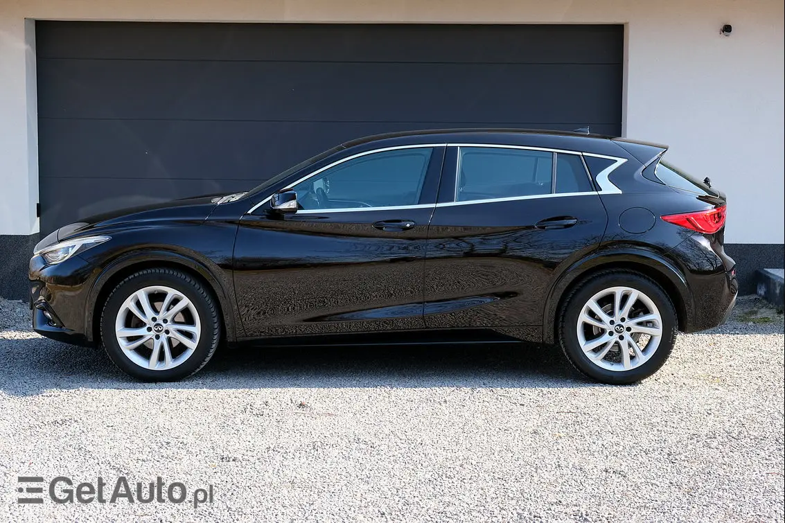 INFINITI Q30 