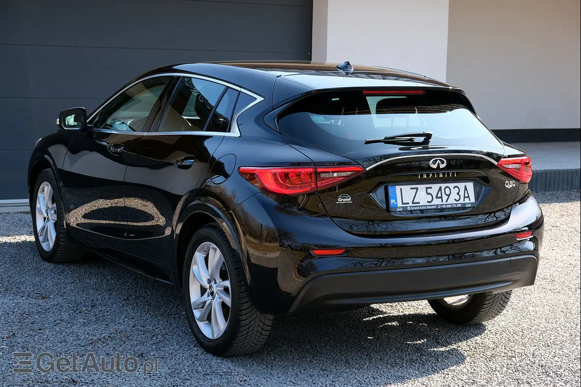 INFINITI Q30 