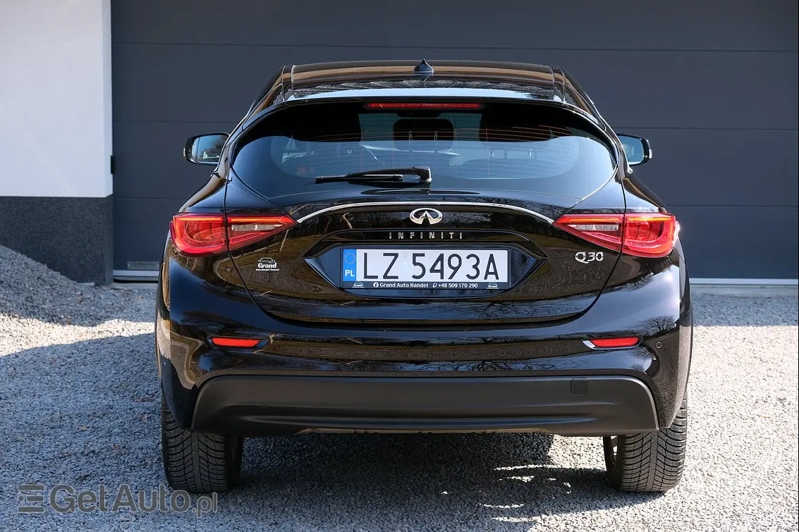 INFINITI Q30 