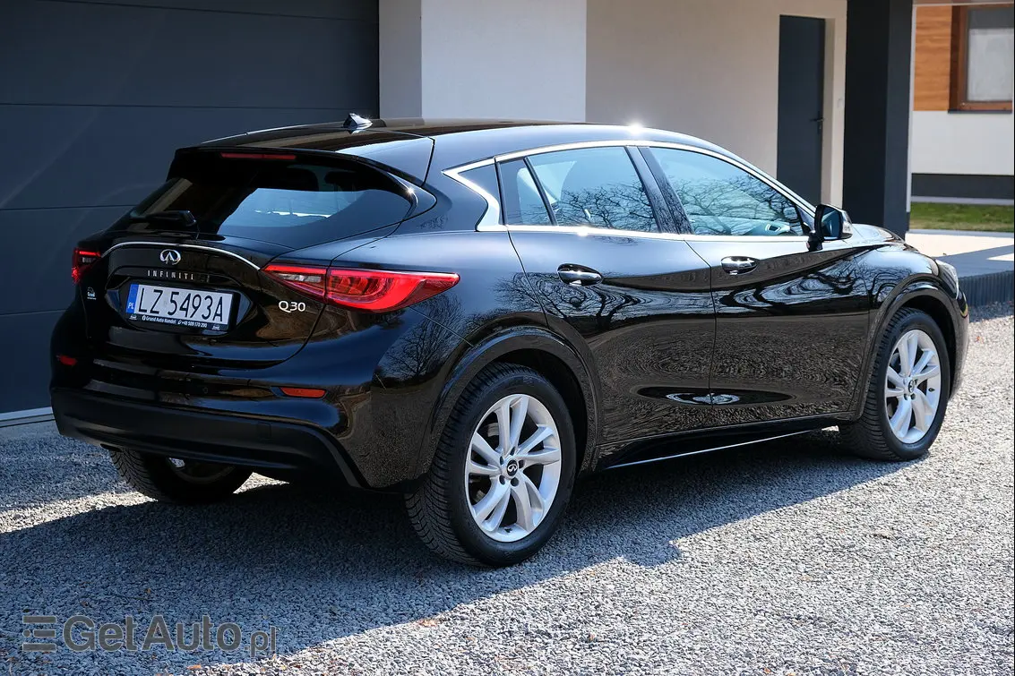 INFINITI Q30 