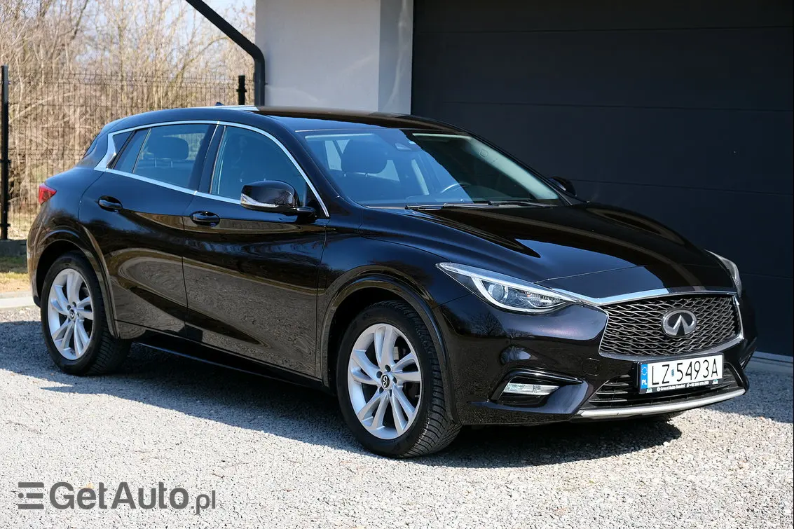 INFINITI Q30 