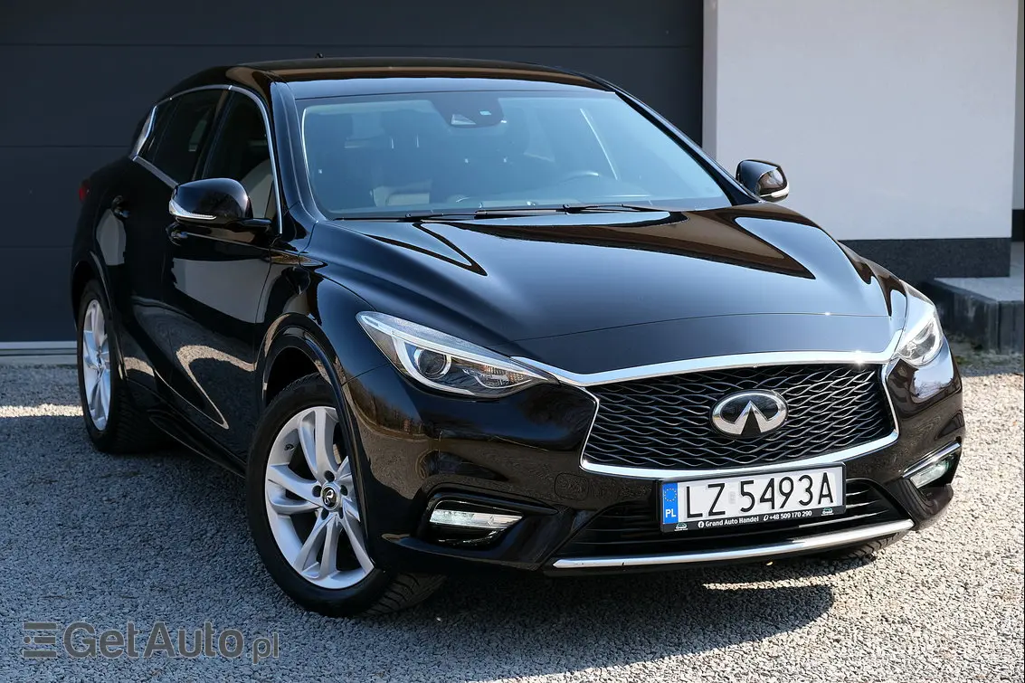 INFINITI Q30 
