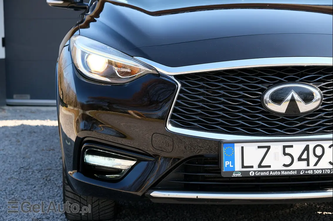 INFINITI Q30 