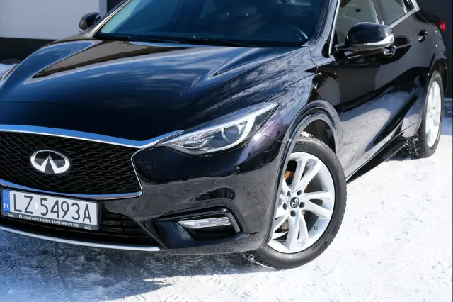 INFINITI Q30 