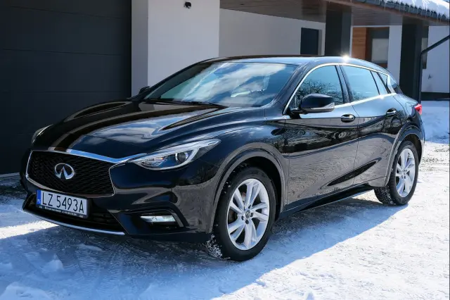 INFINITI Q30 