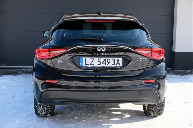 INFINITI Q30 