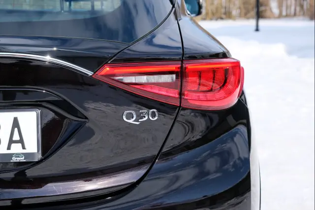 INFINITI Q30 