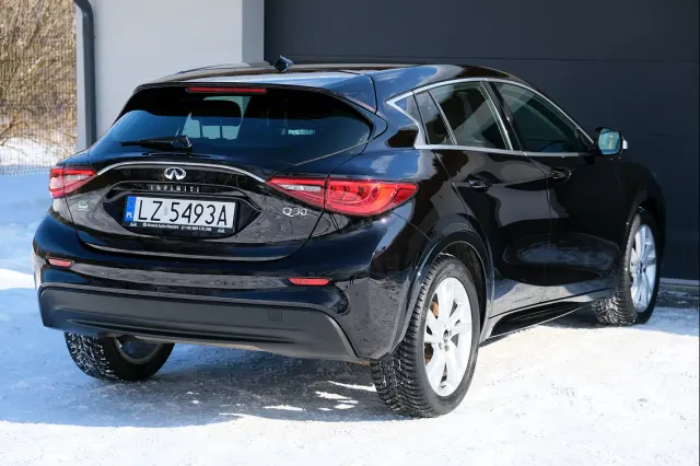 INFINITI Q30 