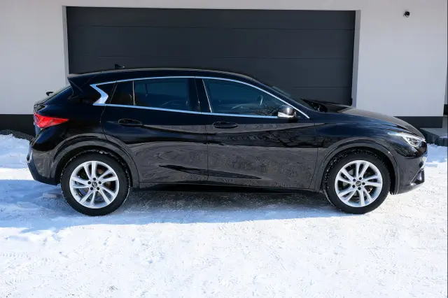 INFINITI Q30 
