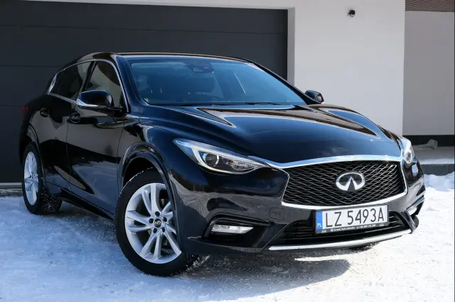 INFINITI Q30 