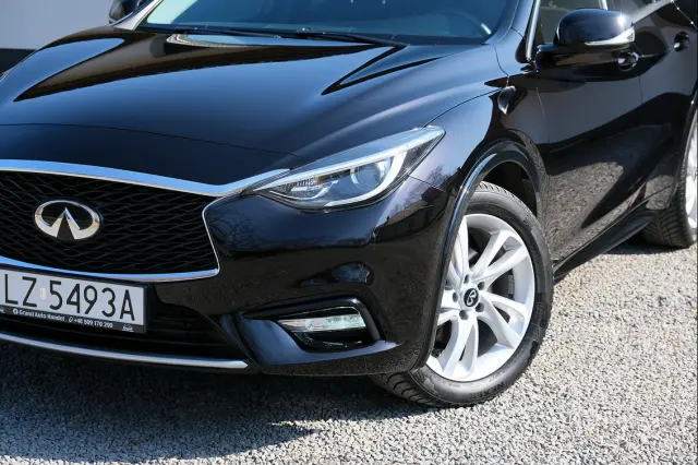 INFINITI Q30 