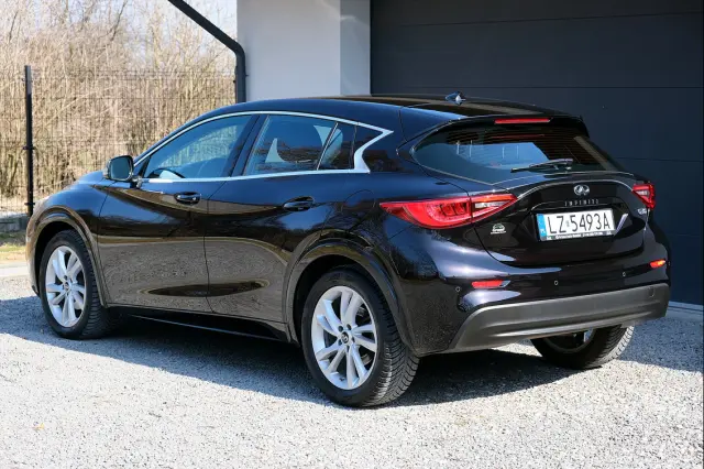 INFINITI Q30 