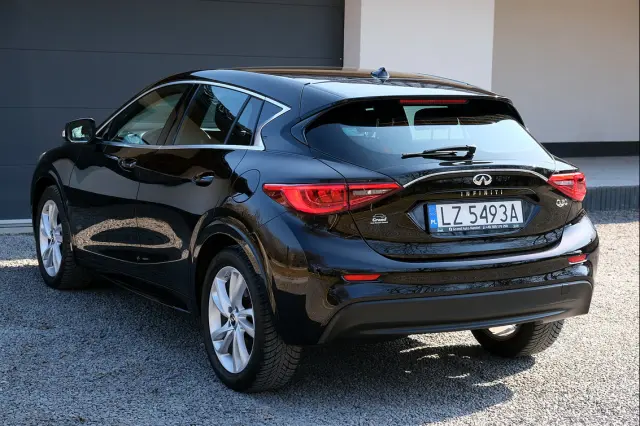 INFINITI Q30 