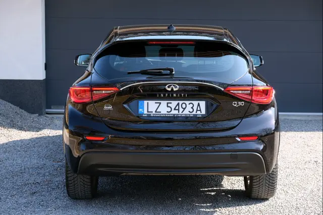 INFINITI Q30 