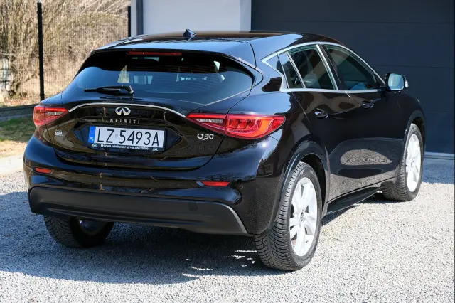 INFINITI Q30 