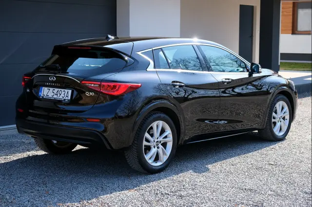 INFINITI Q30 