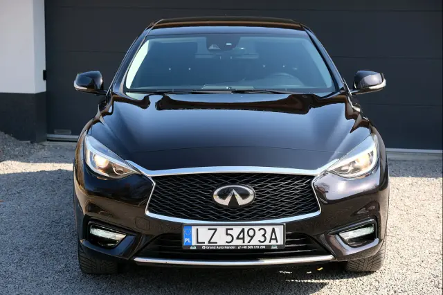 INFINITI Q30 