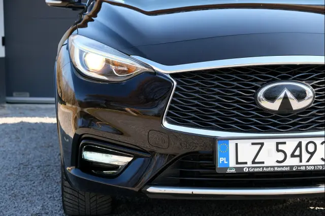 INFINITI Q30 