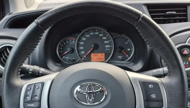 TOYOTA Yaris 1.33 Life