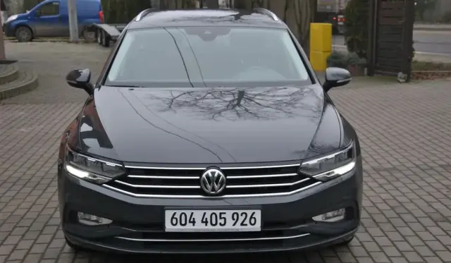VOLKSWAGEN Passat 