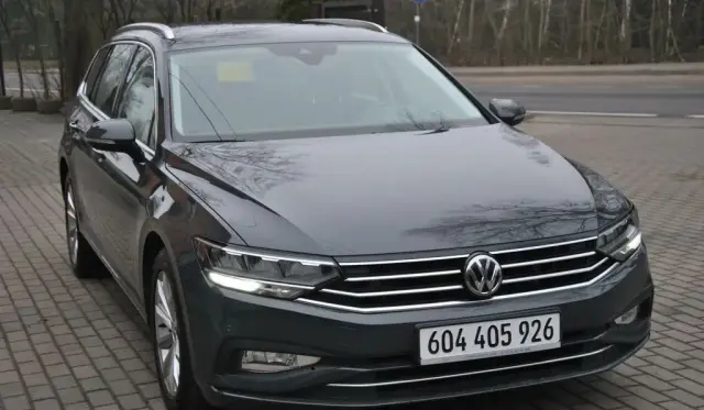 VOLKSWAGEN Passat 