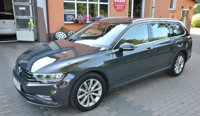 VOLKSWAGEN Passat 