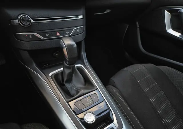 PEUGEOT 308 BlueHDi FAP 150 Stop&Start Automatik Allure