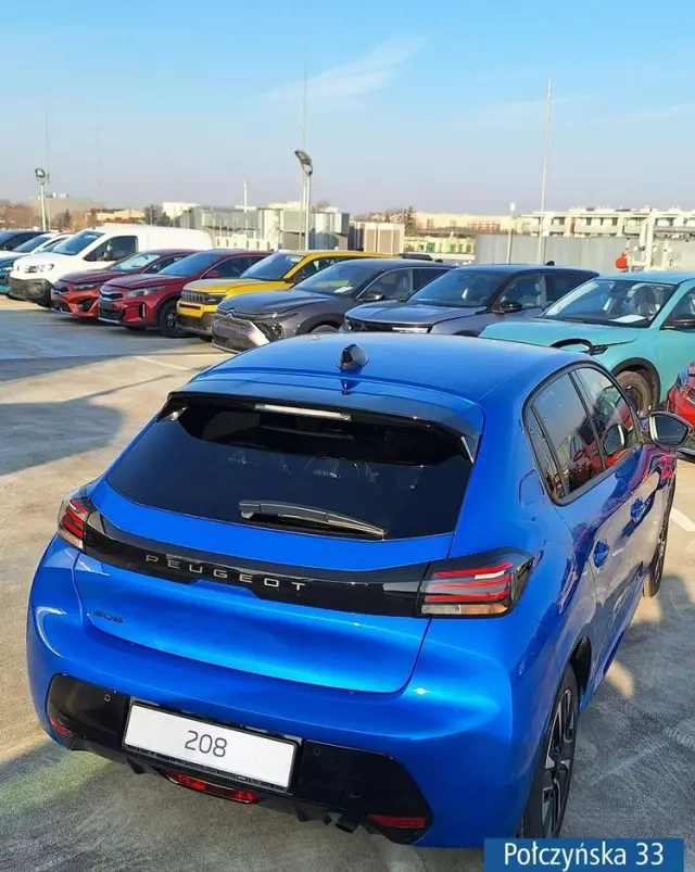 PEUGEOT 208 
