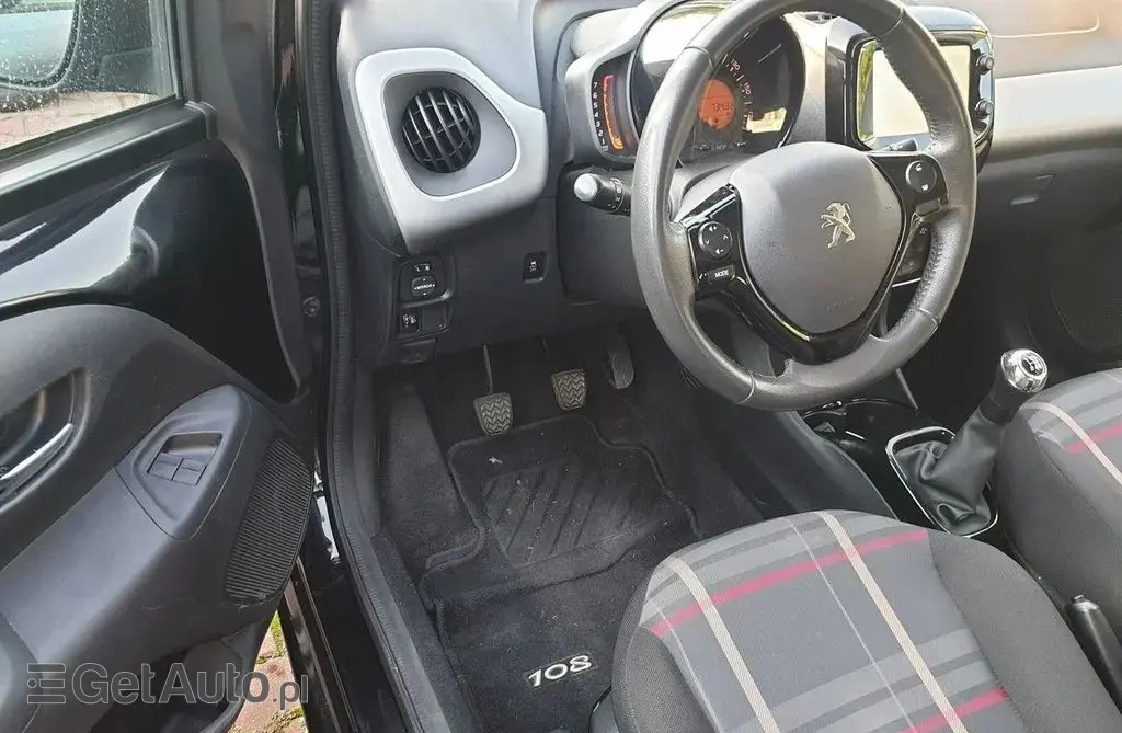 PEUGEOT 108 