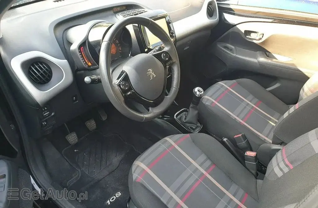 PEUGEOT 108 