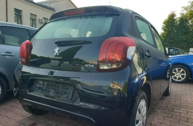PEUGEOT 108 