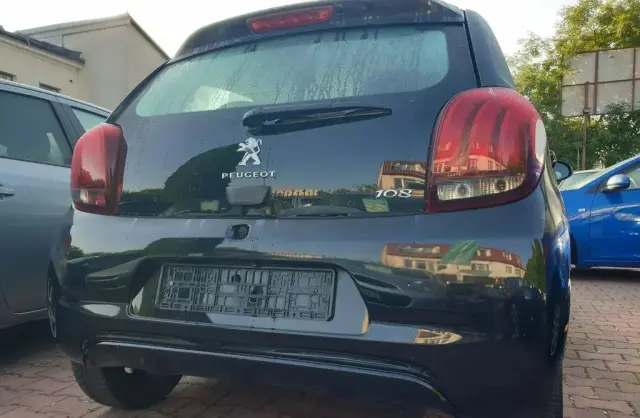 PEUGEOT 108 