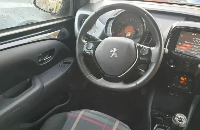 PEUGEOT 108 