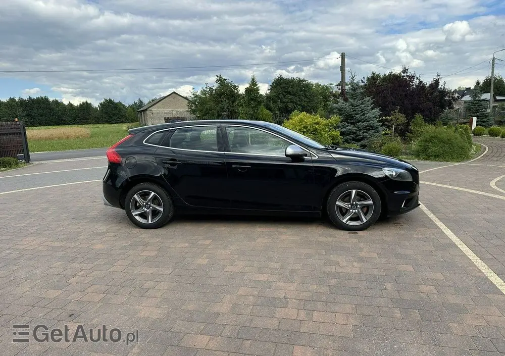 VOLVO V40 