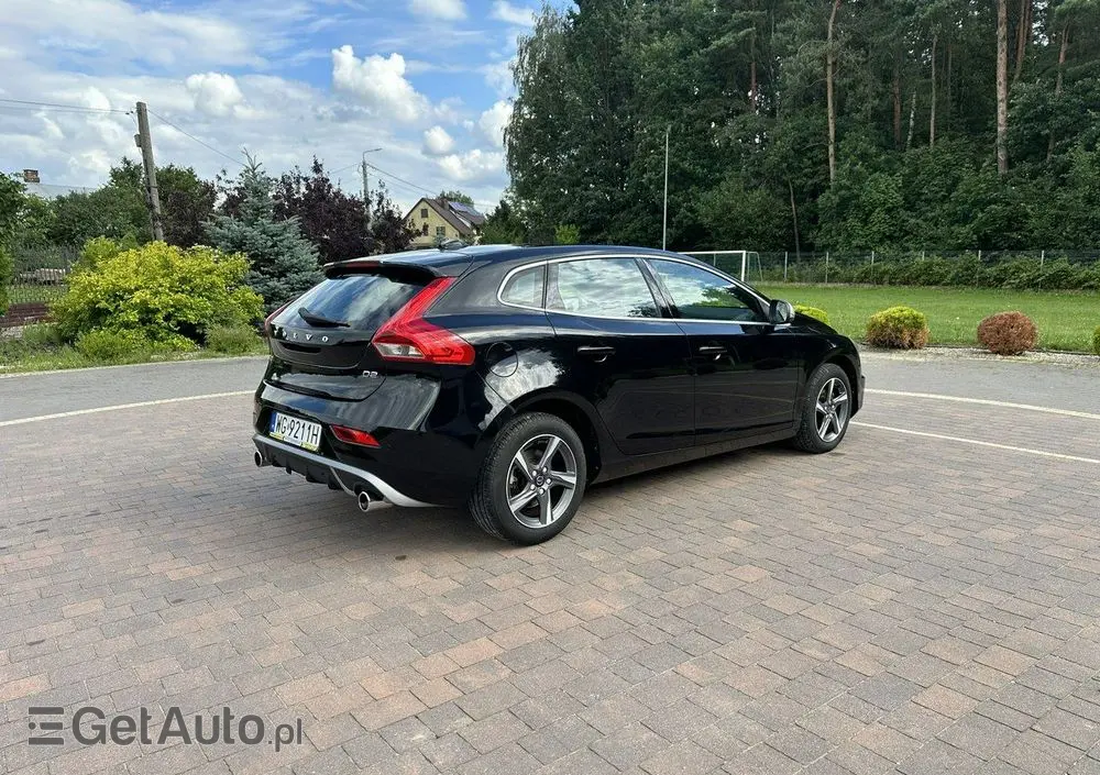 VOLVO V40 
